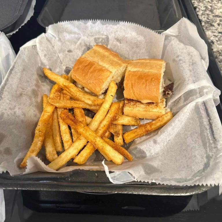 Delicious Cheeseburger Slider: A Must-Try!